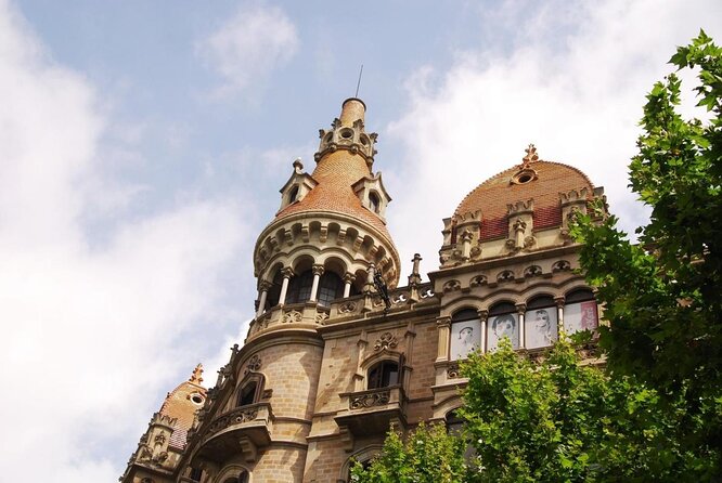 Best of Barcelona Highlights Bike Tour in Small-Group or Private tour - Key points at a glance
