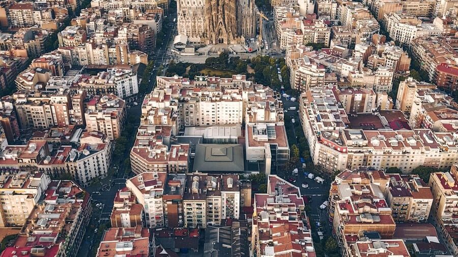Best of Barcelona: Private Walking Tour with a Local - Choosing between one hour and six hours