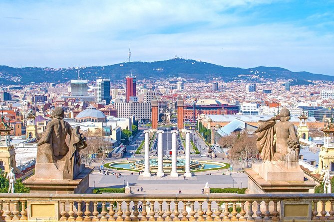 Best of Barcelona: Sagrada Familia & Park Guell Tour with Pick-up - What the guide adds to the experience
