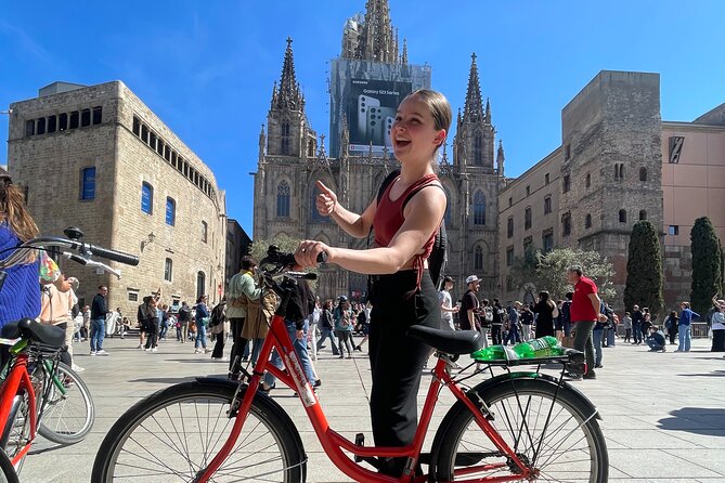 Bike Tour in Barcelona: History, Architecture and Culture - A broad Barcelona introduction on two wheels