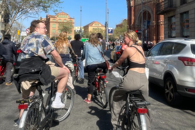 Bike Tour in Barcelona: History, Architecture and Culture - Sagrada Familia: twenty minutes with Gaudí