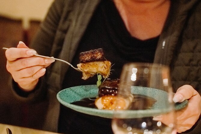 Bohemian Barcelona Neighborhood Evening Tapas & Wine Tour - Key points to know before you book