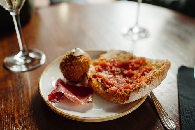 Bohemian Barcelona Neighborhood Evening Tapas & Wine Tour - Second stop: Barcelona flavors with an Argentine accent