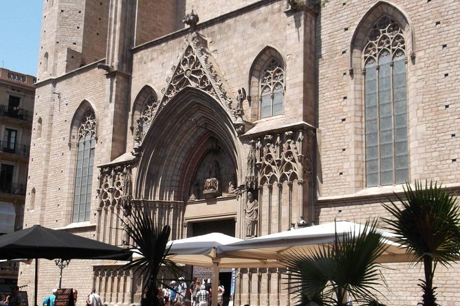 Boqueria & St Caterina Markets with Food & Tapas Small Group Tour - Santa Caterina and its wave-shaped roof