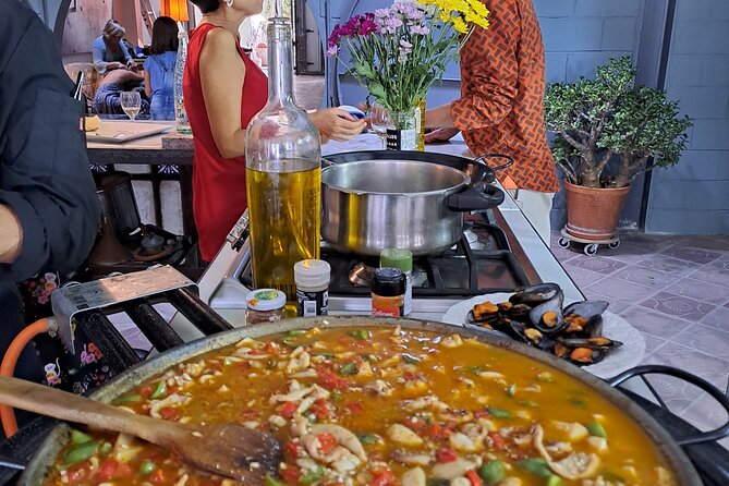 Catalan Paella Cooking Class with Small Group in Barcelona - Small group does not mean a private pan for each person