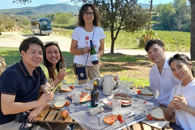 Cava tour to 3 family wineries with hotel pick-up - What the small group changes
