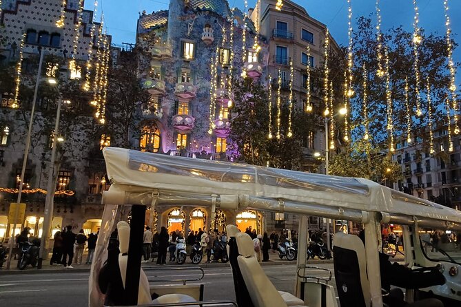 Christmas Lights Tour of Barcelona in Private Eco Tuk Tuk - Why Barcelona’s Christmas lights work well from a tuk-tuk