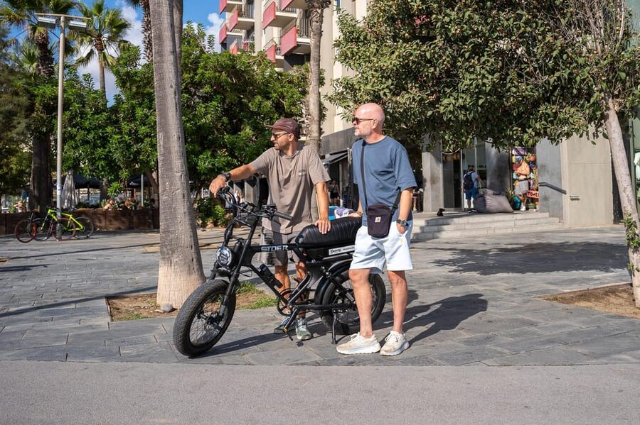 City Highlight Tour on a Luxury (electrical) Fatbike - Key points to know before you book