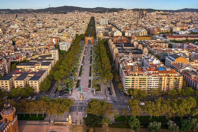 City Tour Barcelona - Sagrada Familia: Barcelona’s essential first stop