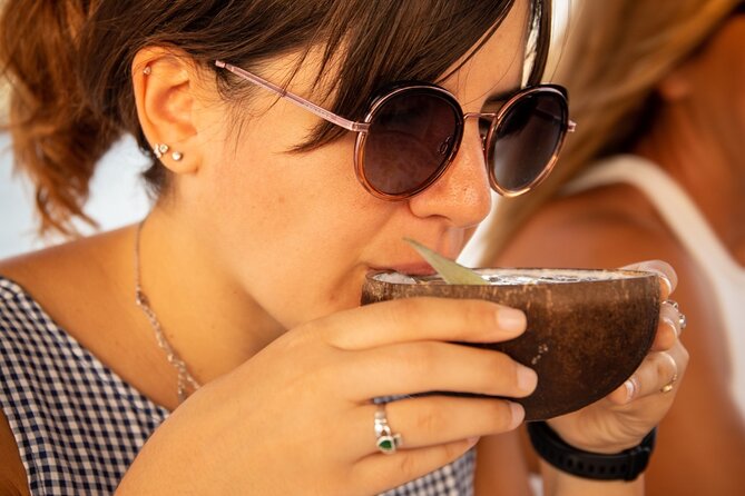 Cocktails Workshop & Sailing Cruise from Barcelona - Sailing past the W Barcelona