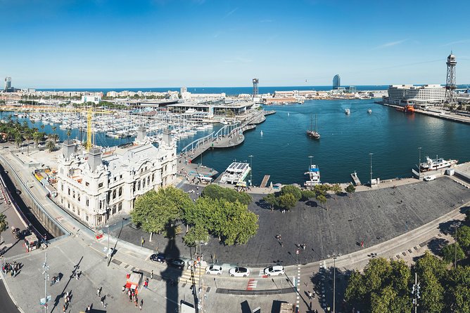 Columbus Monument Lookout: Scenic Ramblas, Sea and Montjuïc Views - A 360-degree view beneath Columbus’s finger