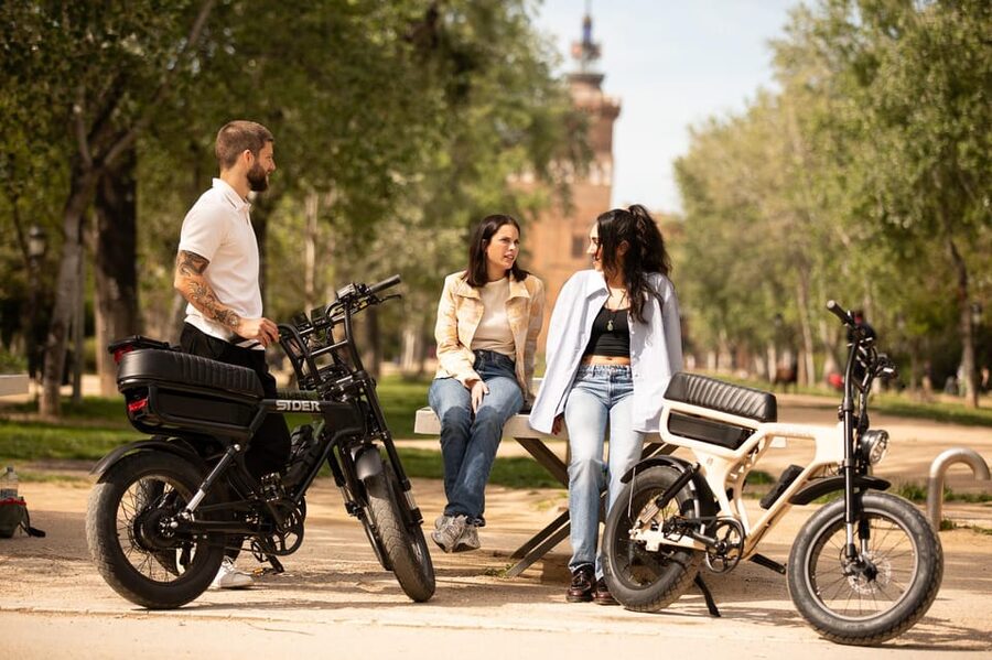Comfortable E-Fatbike High-Lights Tour Barcelona - Ciutadella and Arc de Triomf: an easy city introduction