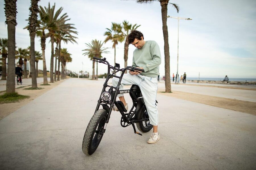 Comfortable E-Fatbike High-Lights Tour Barcelona - Starting by the sea in Sant Martí