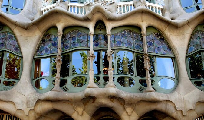 Complete Gaudi Tour: Casa Batllo, Park Guell & Sagrada Familia - A strong introduction on Passeig de Gràcia