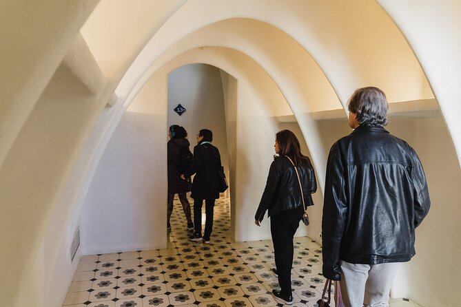 Complete Gaudi Tour: Casa Batllo, Park Guell & Sagrada Familia - A short break before the final sight