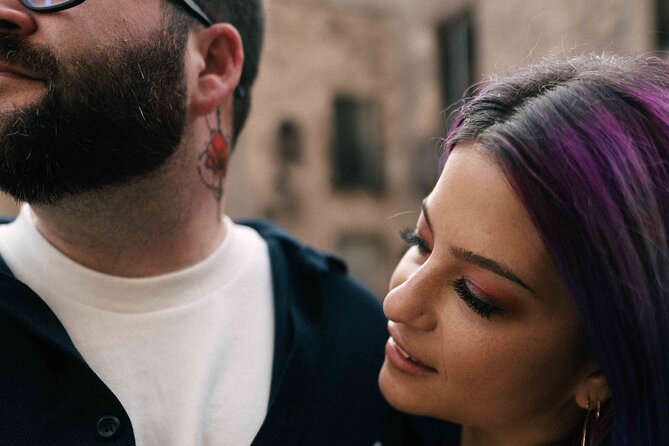 Couples Photoshoot Barcelona - Meeting beside the cathedral