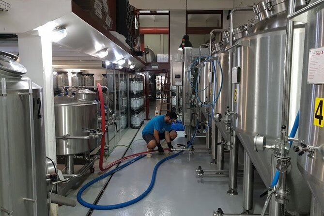Craft Beer Tipsy Tour in Barcelona - Second bar: another glass and a change of scene