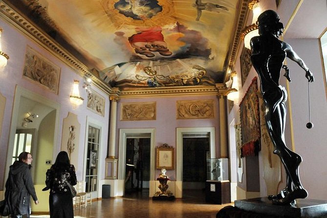 Dalí Museum + Girona Tour - Girona’s stone streets and old defenses