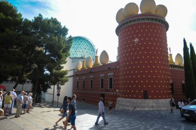 Dali Museum, House & Cadaques Small Group Tour from Barcelona