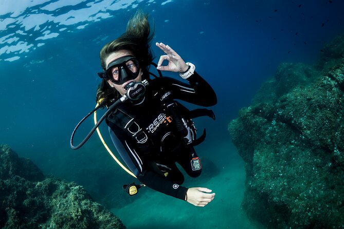 Discover PADI Diving in Barcelona - The first hour: equipment, signals, and safety