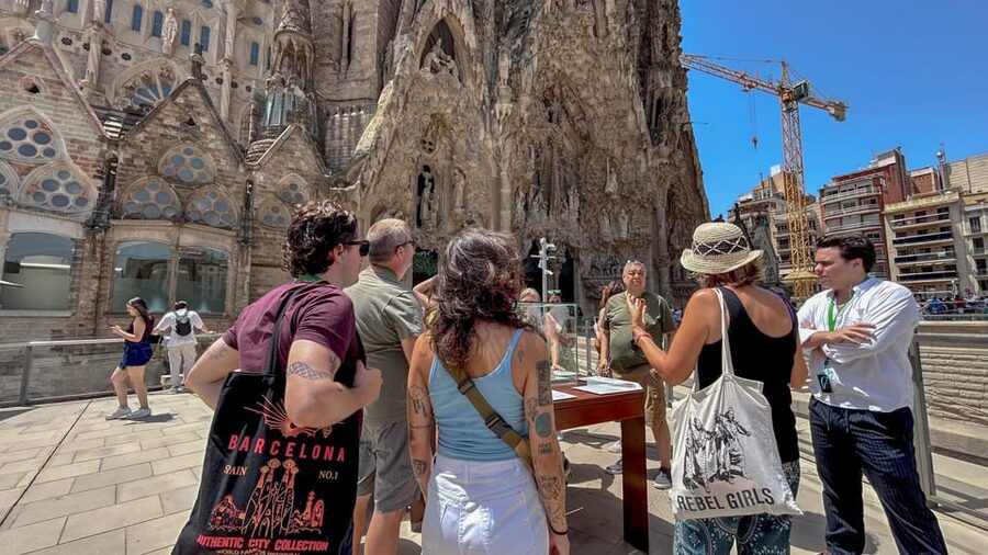 Early Access to Sagrada Familia w/ Optional Tower Access - Meeting at Emporio Souvenirs Barcelona
