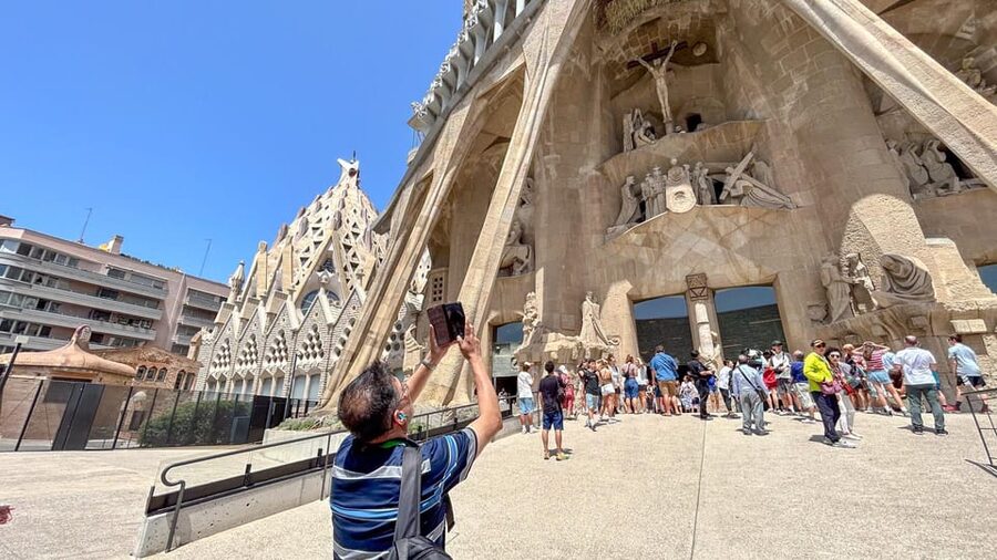 Early Access to Sagrada Familia w/ Optional Tower Access - Optional tower access and the stairway down