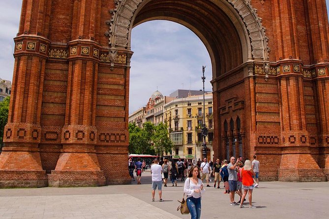 El Born - Historic Heart of Barcelona - Arc de Triomf: a strong start at 11 a.m.