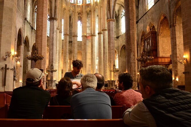 El Born: Santa Maria del Mar Tour with Exclusive Rooftop Views - Entering the basilica with priority access