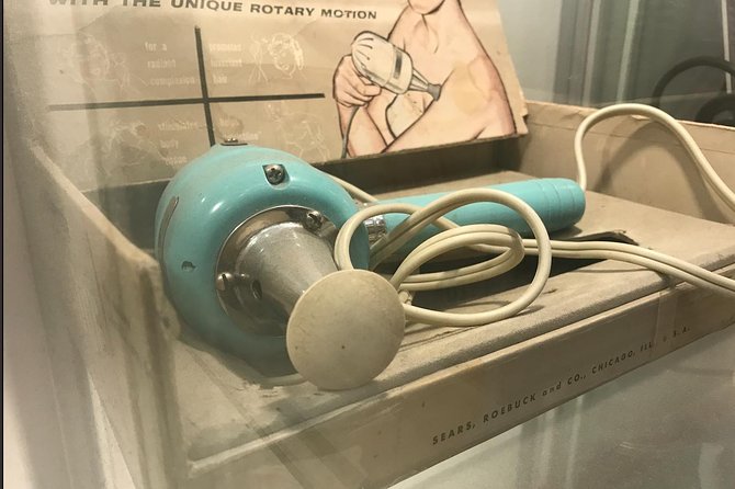 Erotic Museum Admission Ticket with Audioguide - The glass of champagne and souvenir