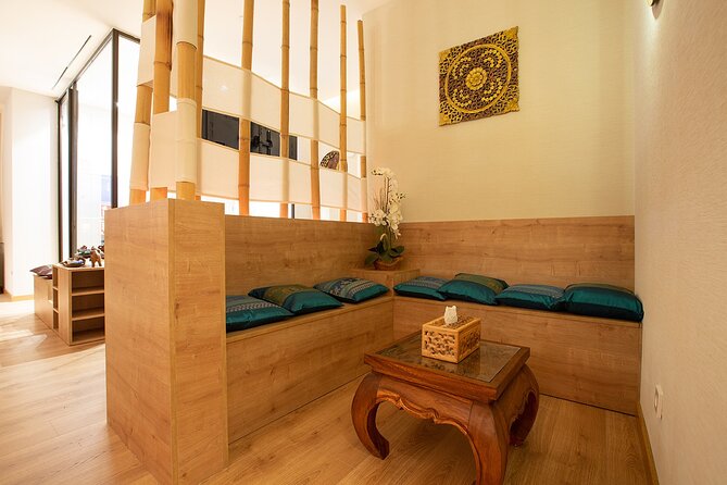 Exfoliating and Moisturizing Body Treatment of 60 min in THAI MASSAGE ALURA - The shower changes the practical value