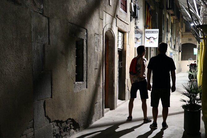 Explore hidden streets of Barcelona with a local - Private Tour - Arc de Triomf and the route toward Mercat del Born