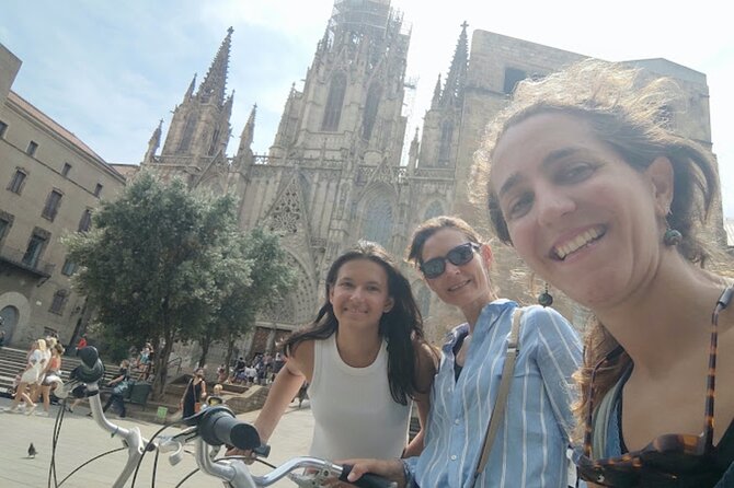 Familly friendly traditions & food tour: tailored tapas & games! - El Born and La Ribera: the best walking finale