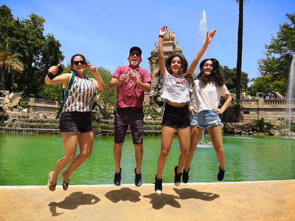 Family Private Tour: Churros, Hot Chocolate & Games in Barcelona - A three-hour introduction built around children