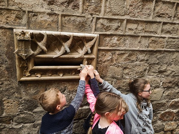 Family Private Tour: Churros, Hot Chocolate & Games in Barcelona - A playground break that keeps the tour moving