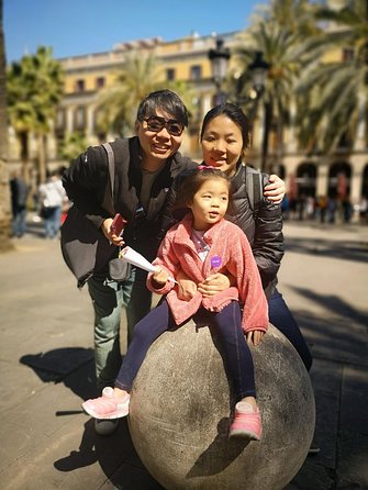 Family Private Tour: Churros, Hot Chocolate & Games in Barcelona - Las Ramblas and Palau Güell: Barcelona’s grand opening