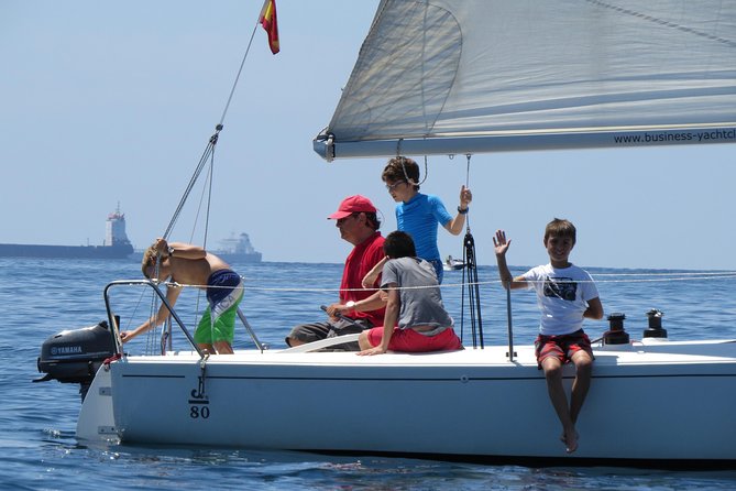 Family Sailing Tour in Barcelona - The skipper and live commentary