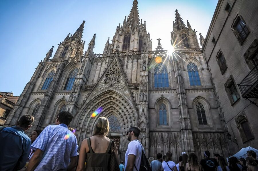Fast Track: Sagrada Familia & Barcelona Full-Day Tour - L’Eixample and Passeig de Gràcia