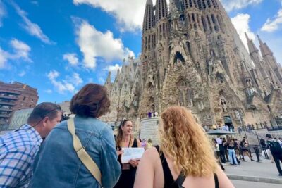 Fast Track Sagrada Familia Guided Tour