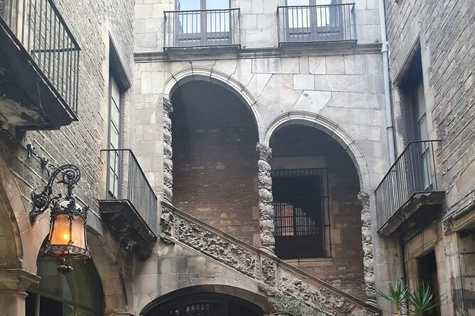 Flamenco Show at Dalmases Palace in Barcelona - Flamenco in a Small Palace Theater