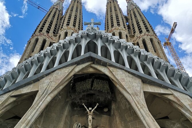 Food & Drink Tasting Private Tour & Sagrada Familia Skip the Line - A food walk that finishes with Gaudí