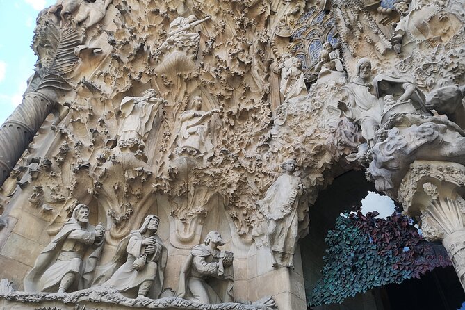 Food & Drink Tasting Private Tour & Sagrada Familia Skip the Line - Raval brings a more traditional tapas stop