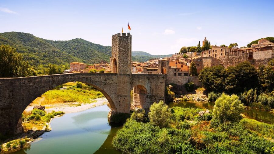 From Barcelona: Besalú & Medieval Towns Tour w/ Hotel Pickup - Pickup and the road north
