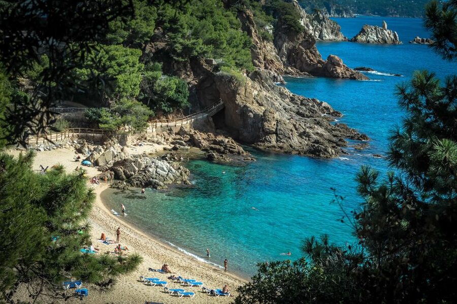 From Barcelona: Costa Brava Day Tour with Lunch - A traditional lunch away from the waterfront