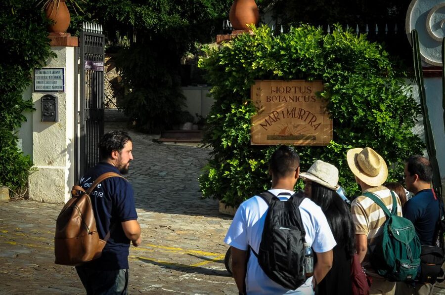 From Barcelona: Costa Brava Day Tour with Lunch - Tossa de Mar and its fortified hilltop