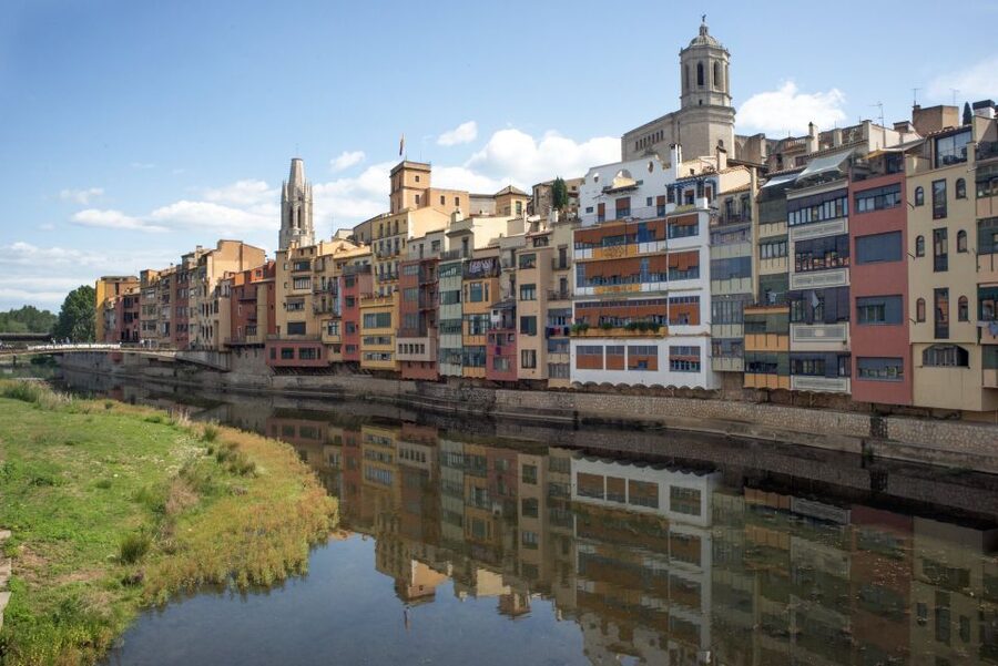 From Barcelona: Costa Brava & Girona Small Group Day Trip - From Banc d’Espanya to the Costa Brava
