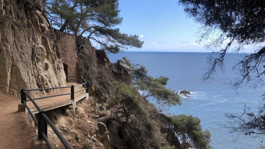 From Barcelona: Costa Brava & Girona Small Group Day Trip - Girona Old Town in 90 minutes