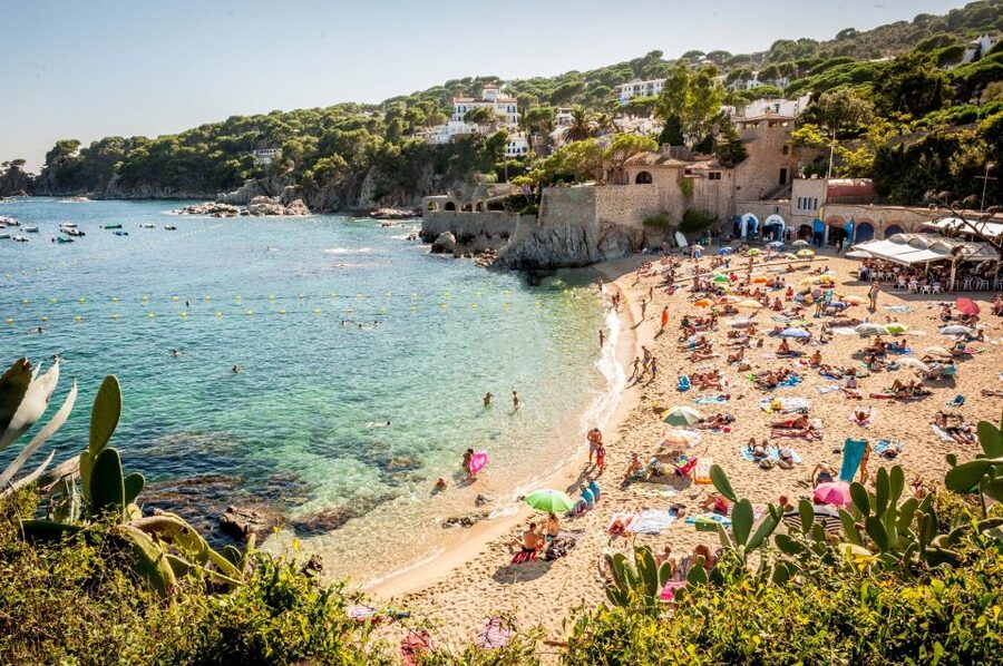 From Barcelona: Girona and Costa Brava Day Tour - The guides shape the experience