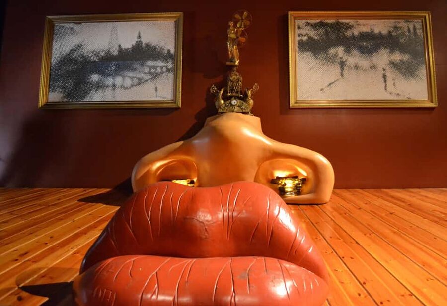 From Barcelona: Girona and Dalí Museum Small-group Day Tour - Meeting at Nord Station without confusion