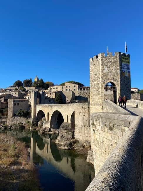 From Barcelona: Girona, Besalú & Castellfollit Day Trip - Besalú and the bridge that defines the town