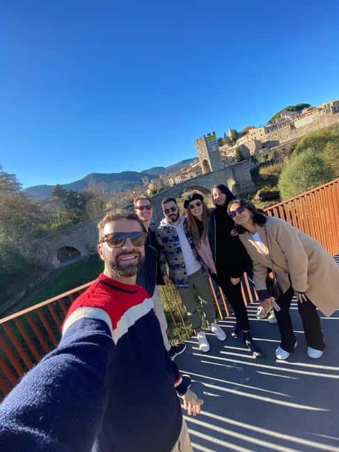 From Barcelona: Girona, Besalú & Castellfollit Day Trip - Castellfollit de la Roca and its basalt cliff